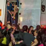 Hallan en México a 350 migrantes hacinados en caja de tráiler