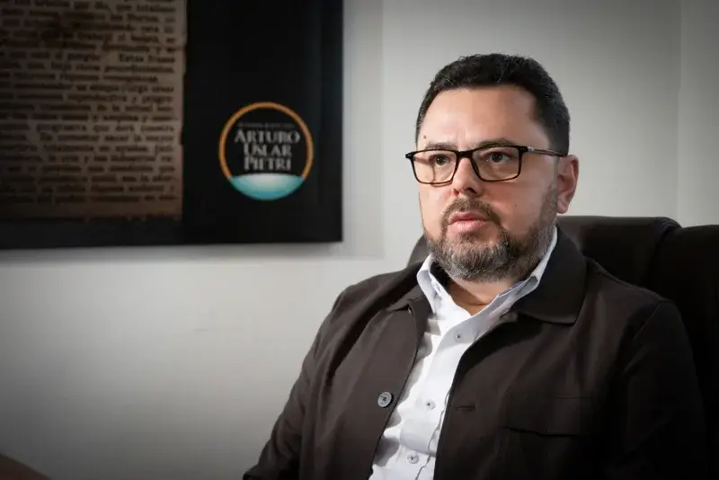 Remueven a Antonio Ecarri de comisión por proponer dolarización