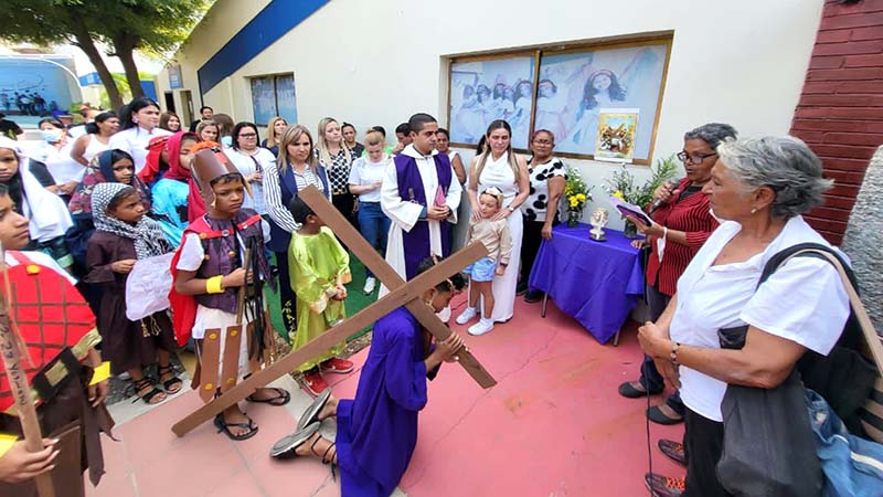 Vía Crucis de Jesucristo escenifican en Fundación Niño Zuliano