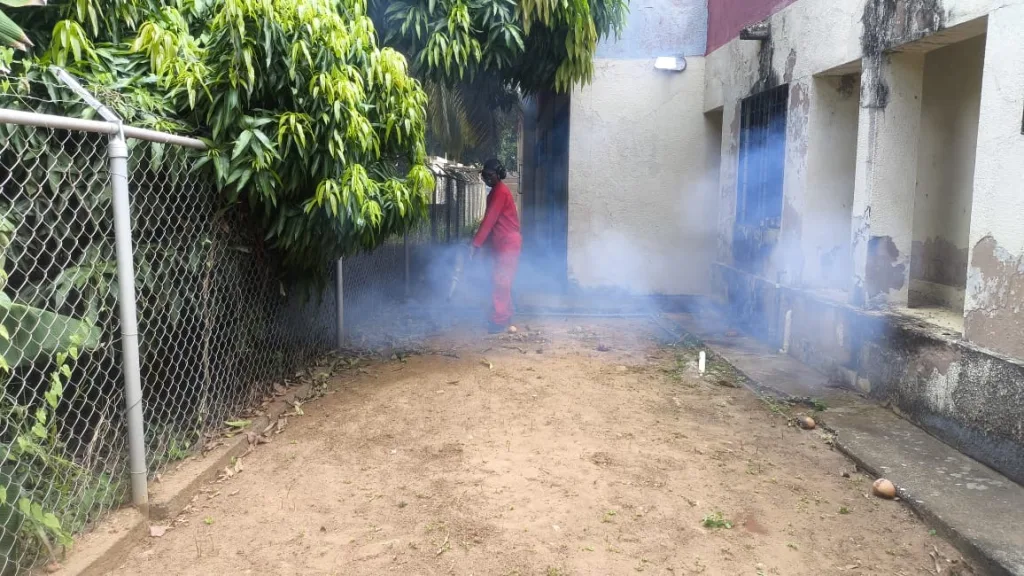 Protección Civil Cabimas despliega fumigación en centros de salud