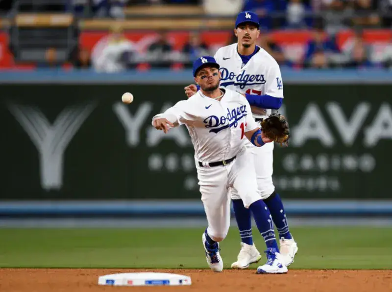 Miggy Rojas reapareció y tomó su lugar en los Dodgers