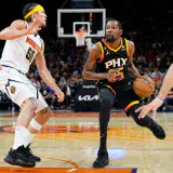 Suns complica la serie a Nuggets gracias a Durant