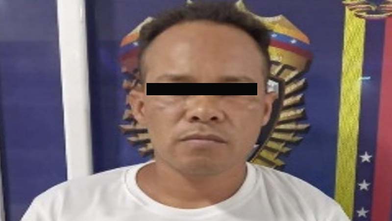 Con perfil falso captaba a sus víctimas y luego las sobornaba