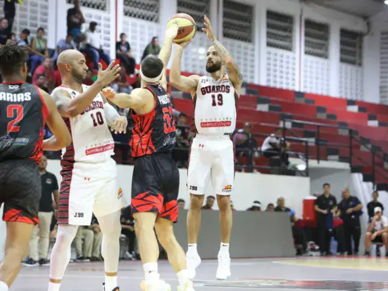 Guaros vapuleó a Centauros en Guanare