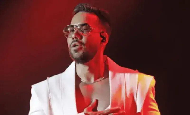 Romeo Santos acusa a productora por retraso de 8 horas en concierto de Caracas