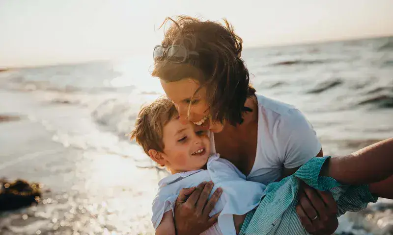 Sorprende a Mamá con Regalos Únicos: Detalles que Harán Sonreír su Corazón
