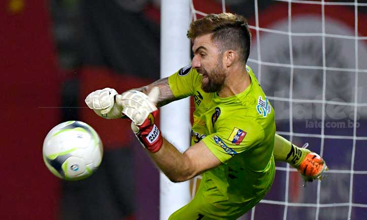 Alain Baroja es presentado por el Always Ready de Bolivia