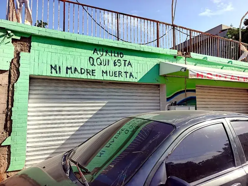Denuncian trato desigual en La Guaira durante el rescate tras los sismos