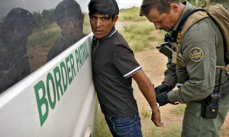 EE. UU. deportará a migrantes irregulares a partir del 11 de mayo