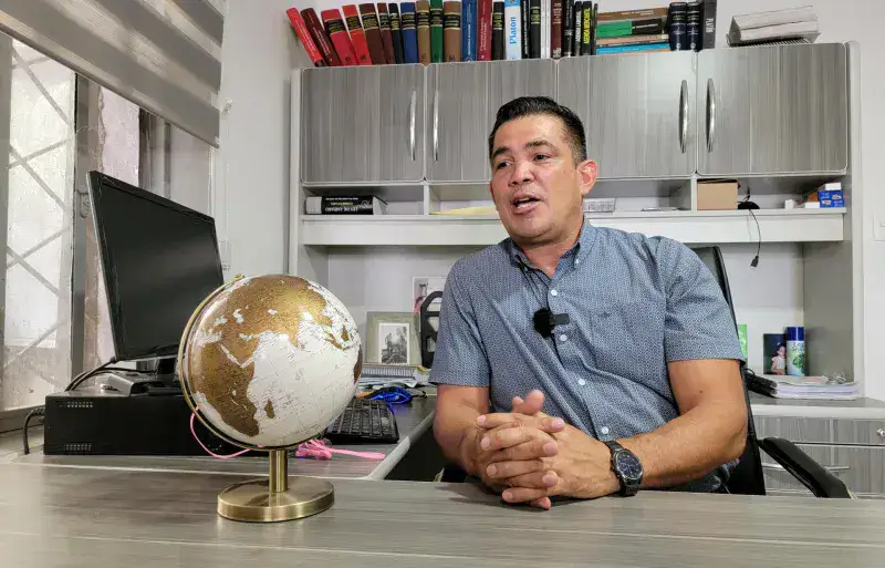 Exmilitar venezolano deportado de EE. UU. apoya a migrantes en México