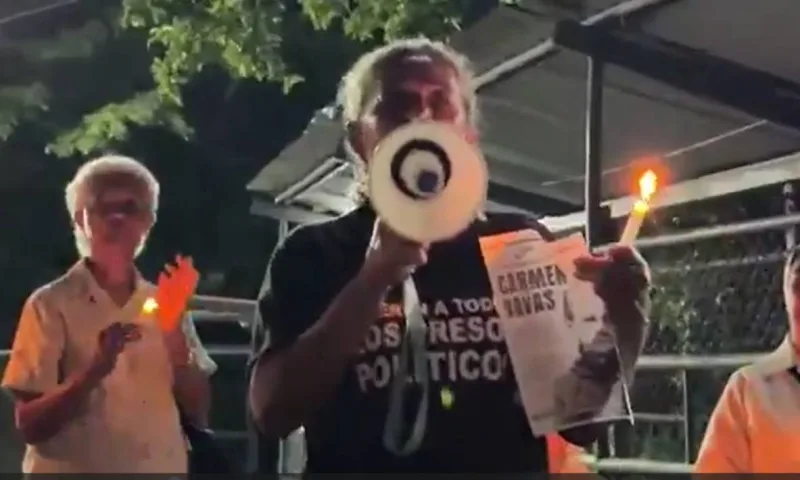 Familiares lograron abrazar a presos políticos en El Rodeo I tras meses de restricciones