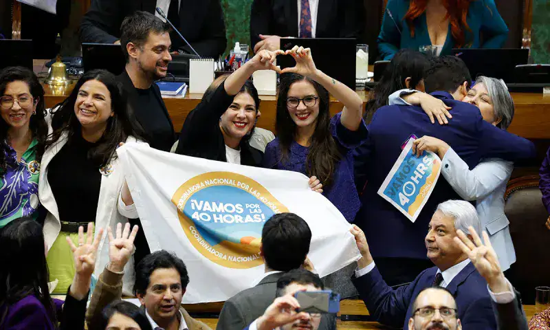 Chile reduce de 45 a 40 horas la semana laboral
