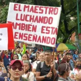 Docentes protestan en Caracas para exigir el pago de cestatique