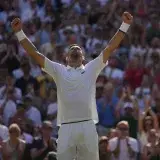 Djokovic alcanza 105 triunfos en Wimbledon y iguala a Federer