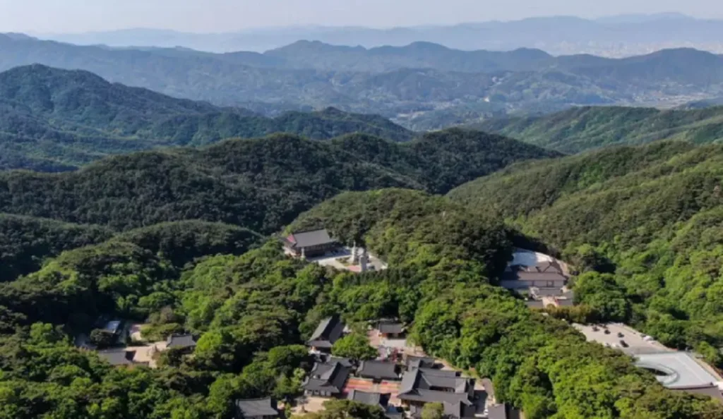 En un templo de Corea del Sur buscan parejas y más bebés