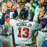 Acuña exhibió su poder en regreso de Bravos
