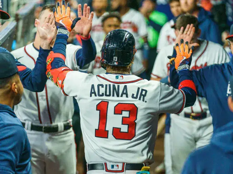 Acuña exhibió su poder en regreso de Bravos