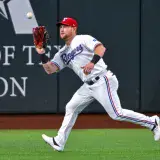 Yankees acuerdan con Kole Calhoun