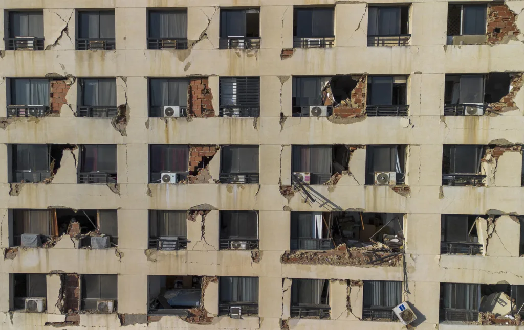 Cómo deben diseñarse los edificios para resistir mejor los sismos en Venezuela