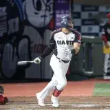 Víctor Reyes sacudió su jonrón 12 en la KBO de Corea