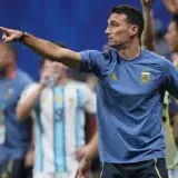 Argentina avanzó con sufrimiento y Scaloni celebró