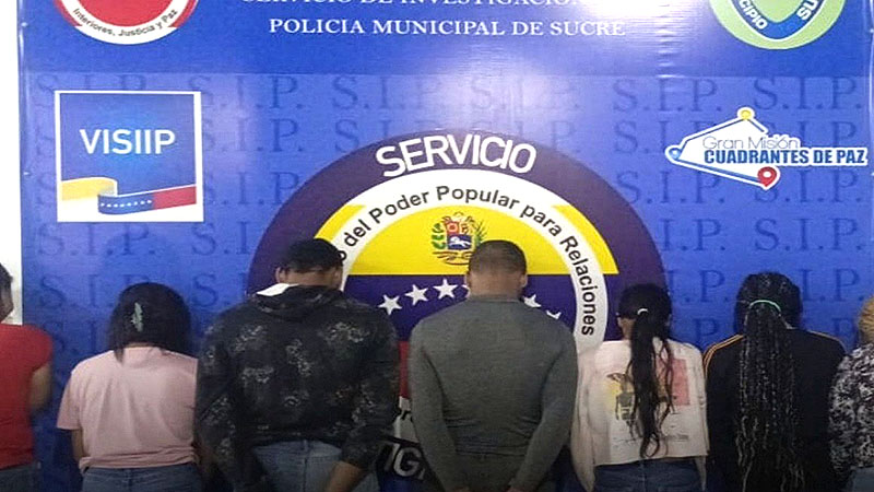 Preso hombre que bailando desnudo introdujo cubos de hielo en su recto en presencia de niños