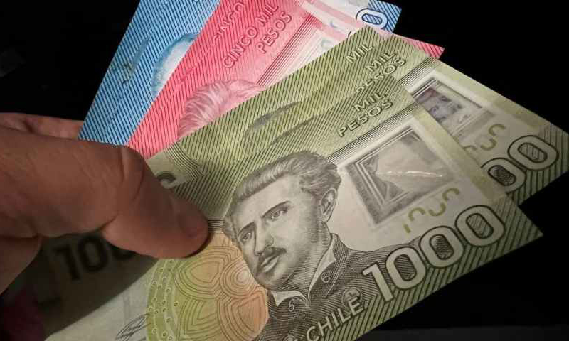 Nuevo salario mínimo de $ 540 empieza a regir en Chile