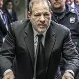 Harvey Weinstein sigue hospitalizado en Nueva York por una neumonía