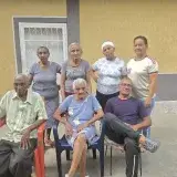 Familia Álvarez abre su casa a 21 damnificados tras terremotos en Mora