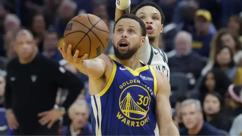 Stephen Curry confesó que ganó dos títulos de la NBA con queratocono