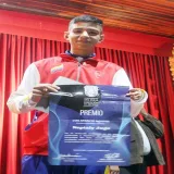 Neptaly Jugo recibe el premio al Buen Estudiante Deportista de LUZ