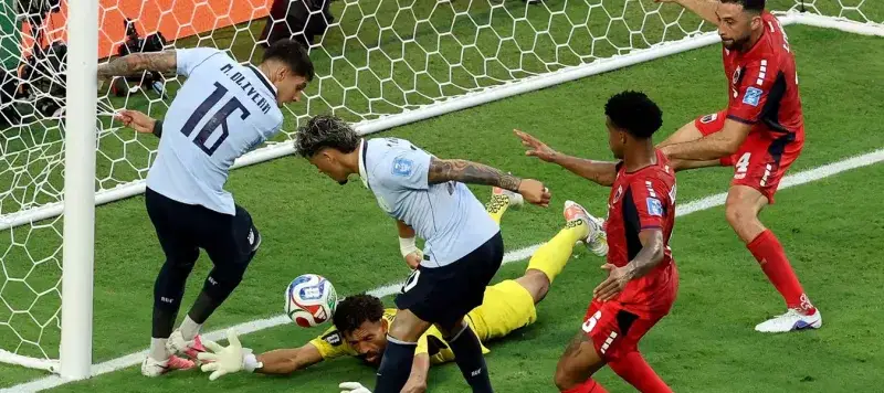 Uruguay dejó escapar el triunfo y empató 2-2 con Cabo Verde