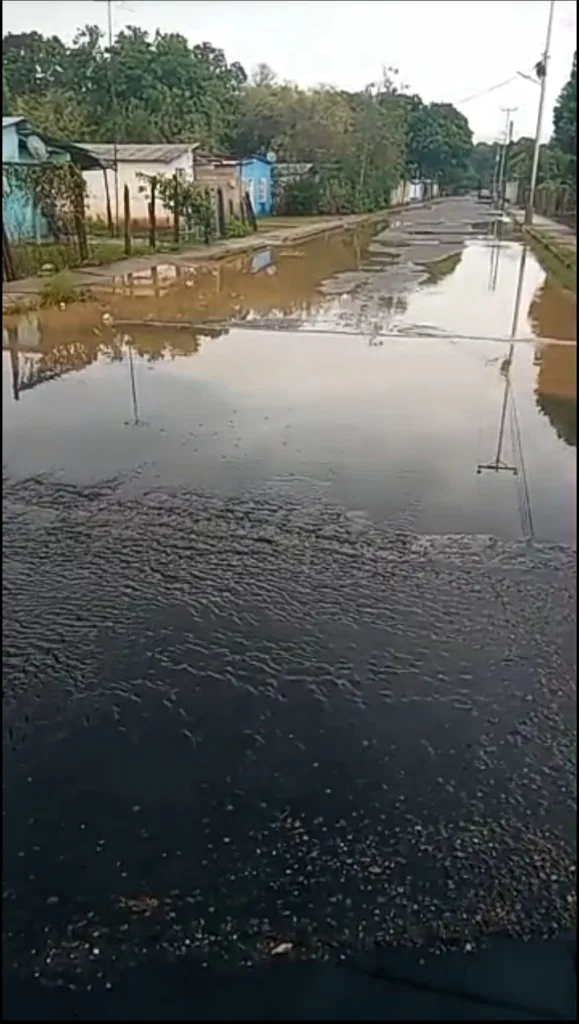 Cloacas colapsadas agravan la crisis en Urdaneta, Lara