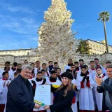 
			Niños Cantores del Zulia ofrecen concierto de Navidad en Plaza de España en Roma.		