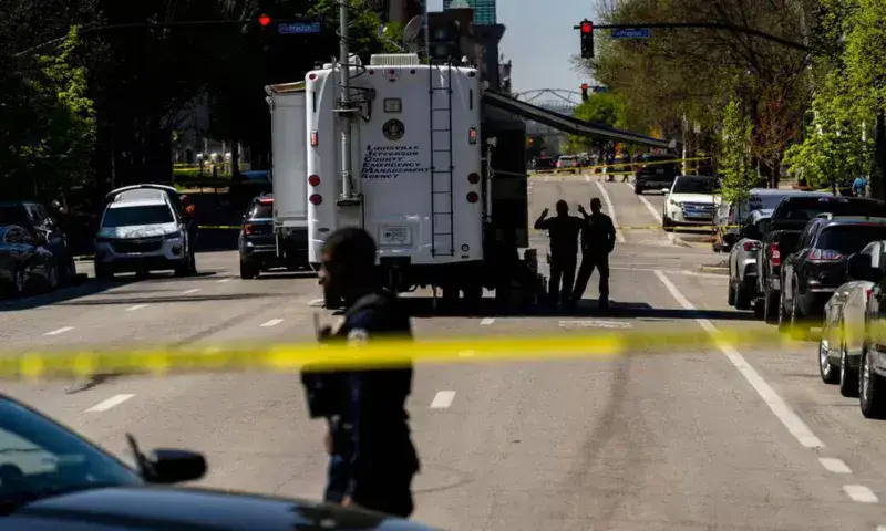 Aumenta a cinco la cifra de muertos tras tiroteo en Louisville