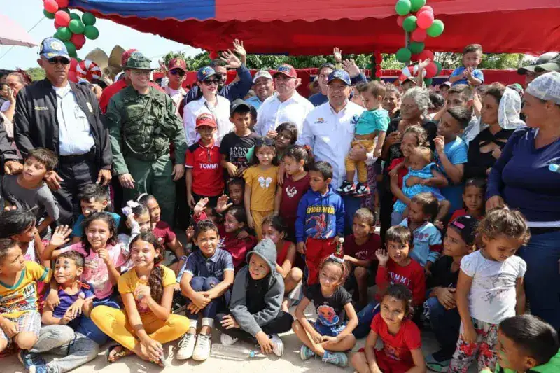 En Zulia entregaron mil 255 juguetes a niños de la Isla de Toas