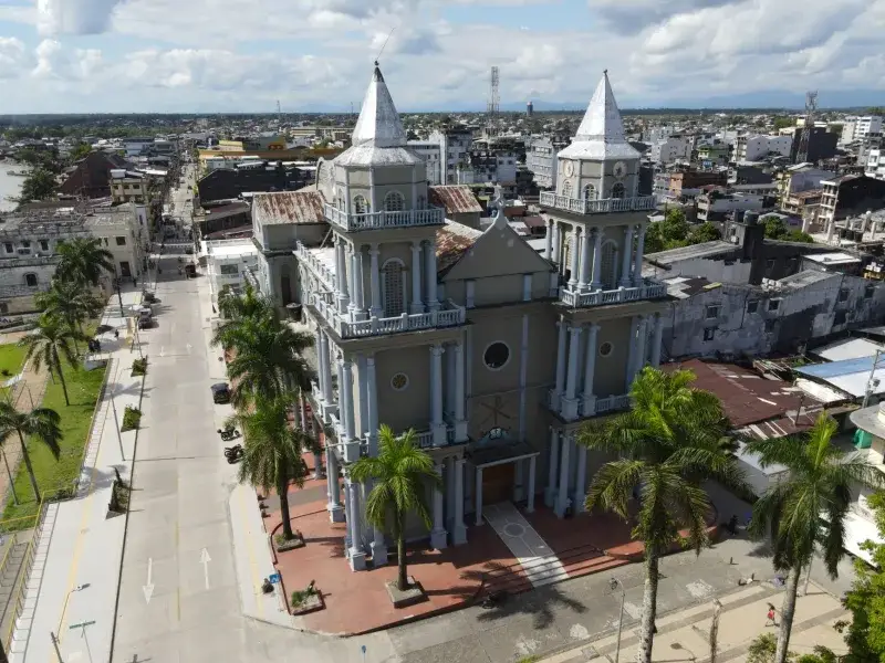 Drone shot of a cathedral in Quibdó, Colombia, showcasing urban architecture from above.