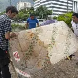 Lluvias complican la noche de los refugiados en Caracas tras los sismos