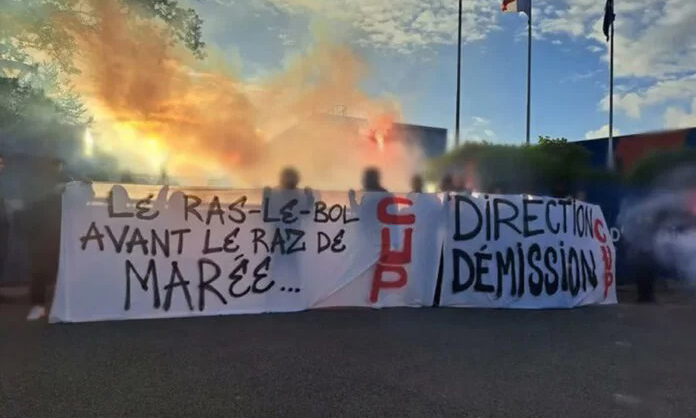 Centenares de hinchas piden dimisión de cúpula de PSG