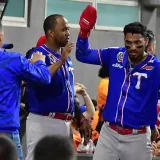 Tiburones aguanta la artillería de Bravos y pone un pie en el Round Robin