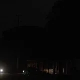 Vecinos del barrio Las Tarabas denuncian continuos cortes eléctricos 