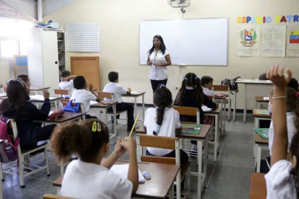 Suspenden las clases en todo el país por una semana más
