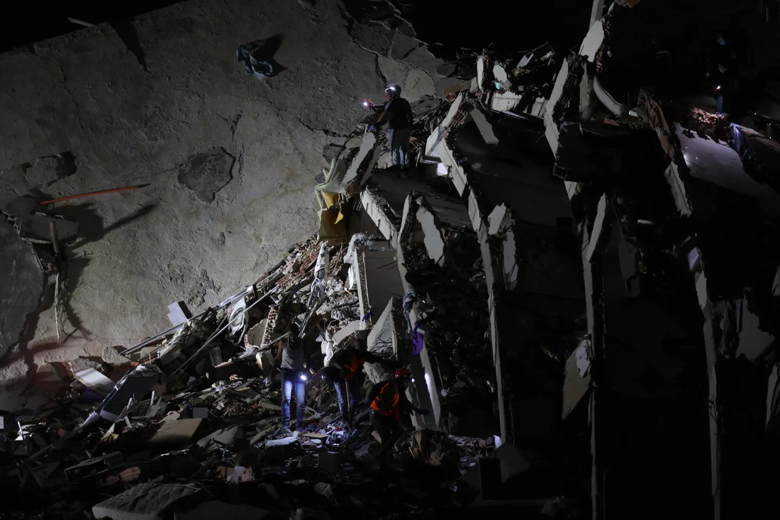Tercer día tras los terremotos en Venezuela: aumento de muertos, saqueos y ayuda internacional