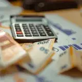 banknotes receipts statistics of household budget expenses