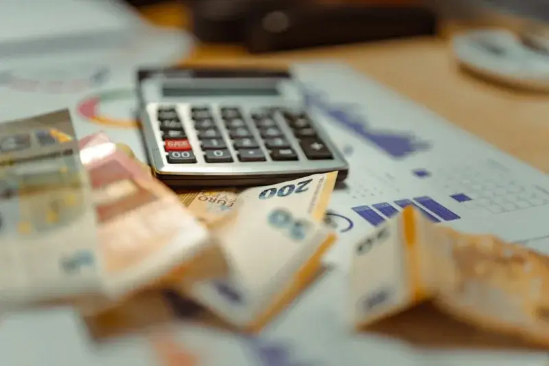 banknotes receipts statistics of household budget expenses