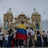 Velas y rezos en la Chinita por víctimas de los sismos