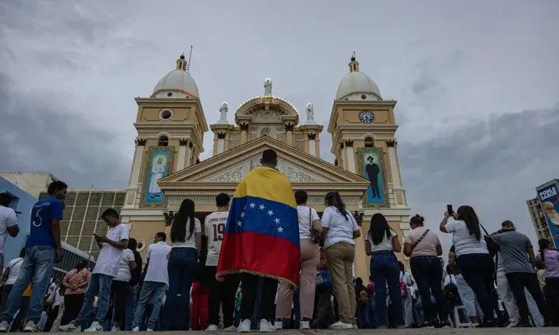 Velas y rezos en la Chinita por víctimas de los sismos