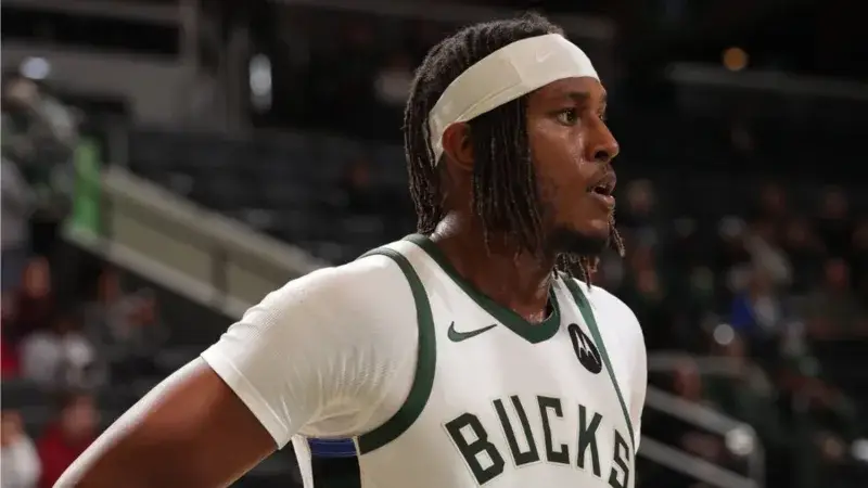 Bucks exploran traspasar a Myles Turner tras una temporada en Milwaukee