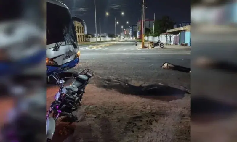 Dos muertos al chocar una moto contra un autobús en la vía a La Cañada