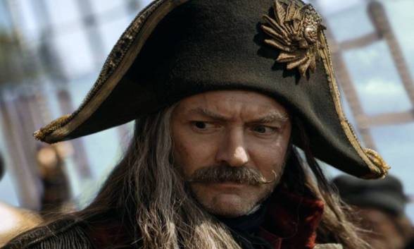 Jude Law humaniza al capitán Garfio en un Peter Pan "más moderno"